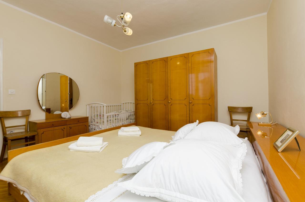 Apartment Antonija Primosten Luaran gambar